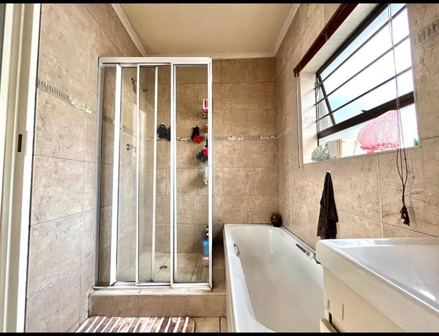 4 BEDROOM HOUSE FOR SALE IN RIDGEWAY